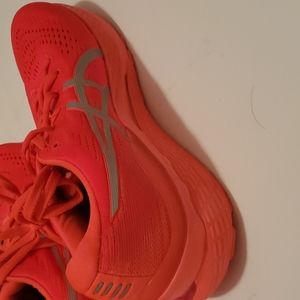 I have a Hug select of tenis brand new